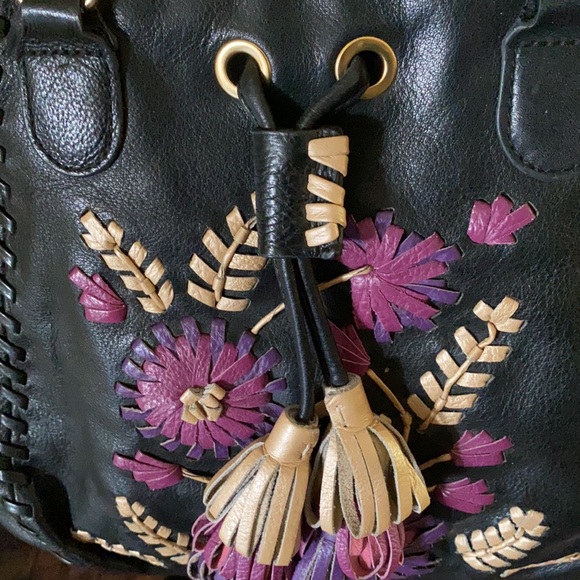 Isabella Fiore Floral Design Leaather Shoulder Bag - Picture 7 of 17